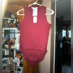 NWT NEW Mangopop Sleeveless Maroon Bodysuit. LINED FRONT. SNAPS.